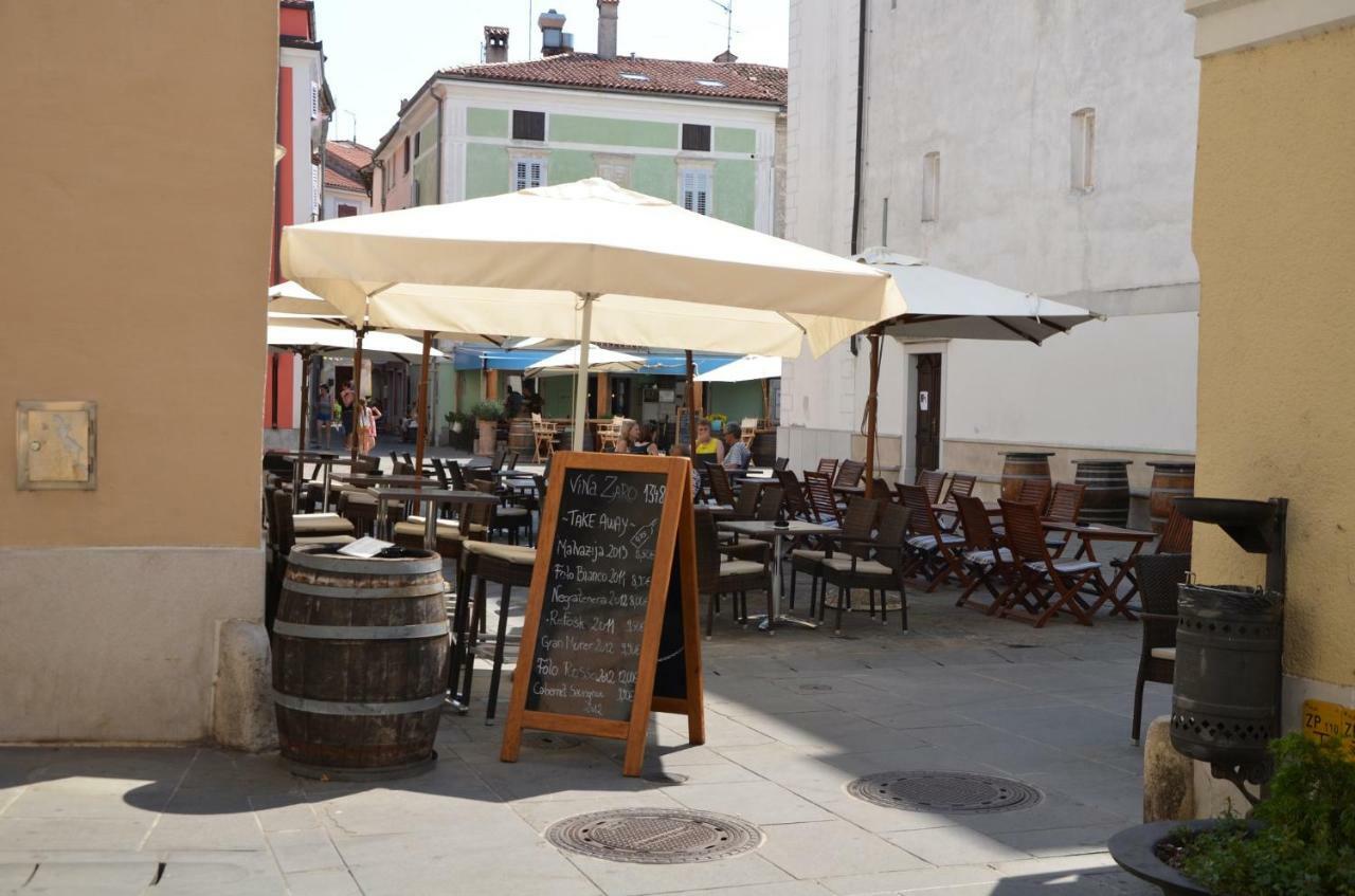 Lägenhet på 45 m² i Izola, med 1 sovrum och 1 badrum  Exteriör bild